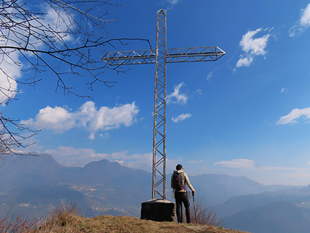 Alla CROCE del PIZZO RABBIOSO (1132 m) da Bracca ad anello passando dalla CROCE DI BRACCA (937 m)-19febb24 - FOTOGALLERY